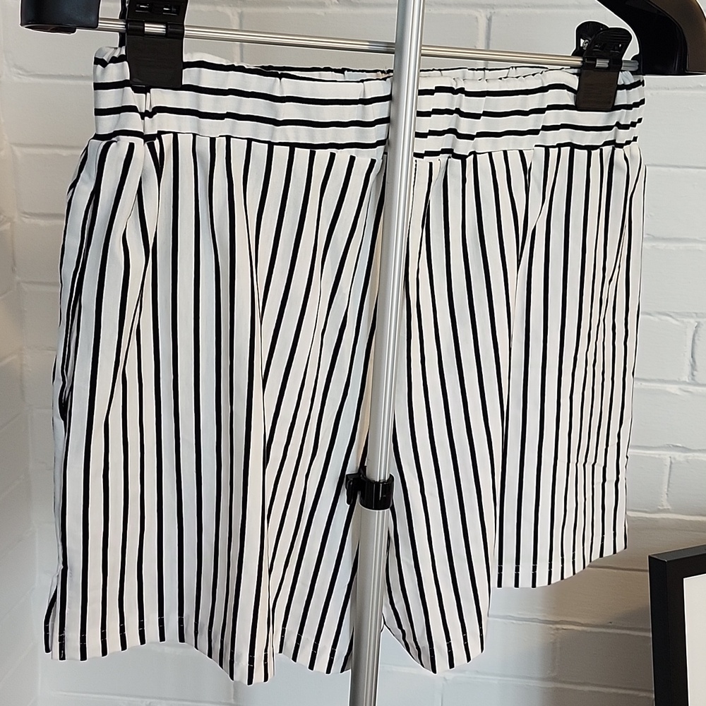 Striped Short Set - Large - Picture 10 of 10